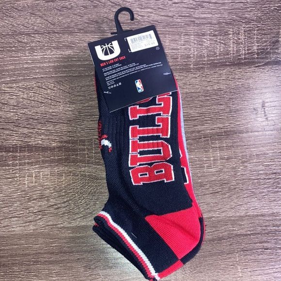 NWT Mens Size 6-12 NBA Chicago Bulls 3 Pair Low Cut Socks - Picture 2 of 9